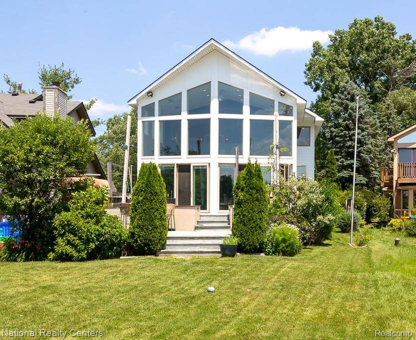 8871 Lakeview Drive, White Lake Twp, MI 48386