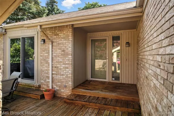 4185 Foxpointe Drive,  West Bloomfield Twp,  MI 48323