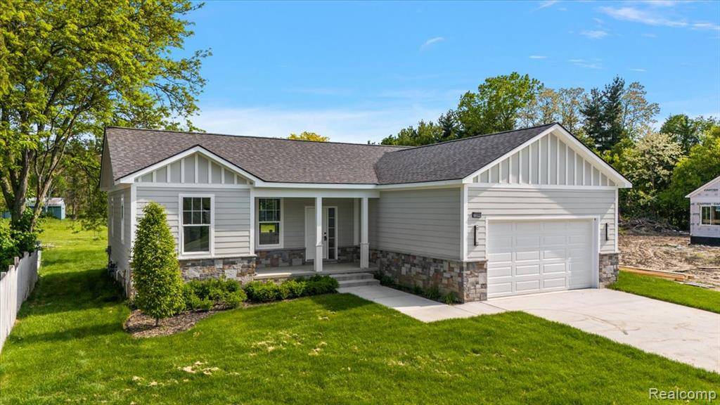 Waterford Twp, MI 48327,7268 ELIZABETH LAKE Road