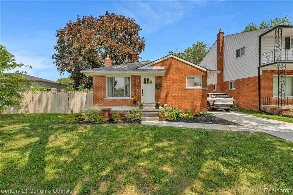 St. Clair Shores, MI 48082,23139 Deziel Street