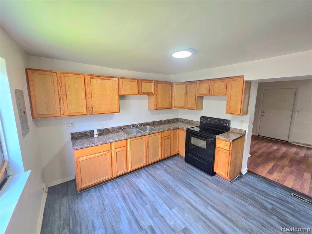 Westland, MI 48186,2313 Deerfield Court