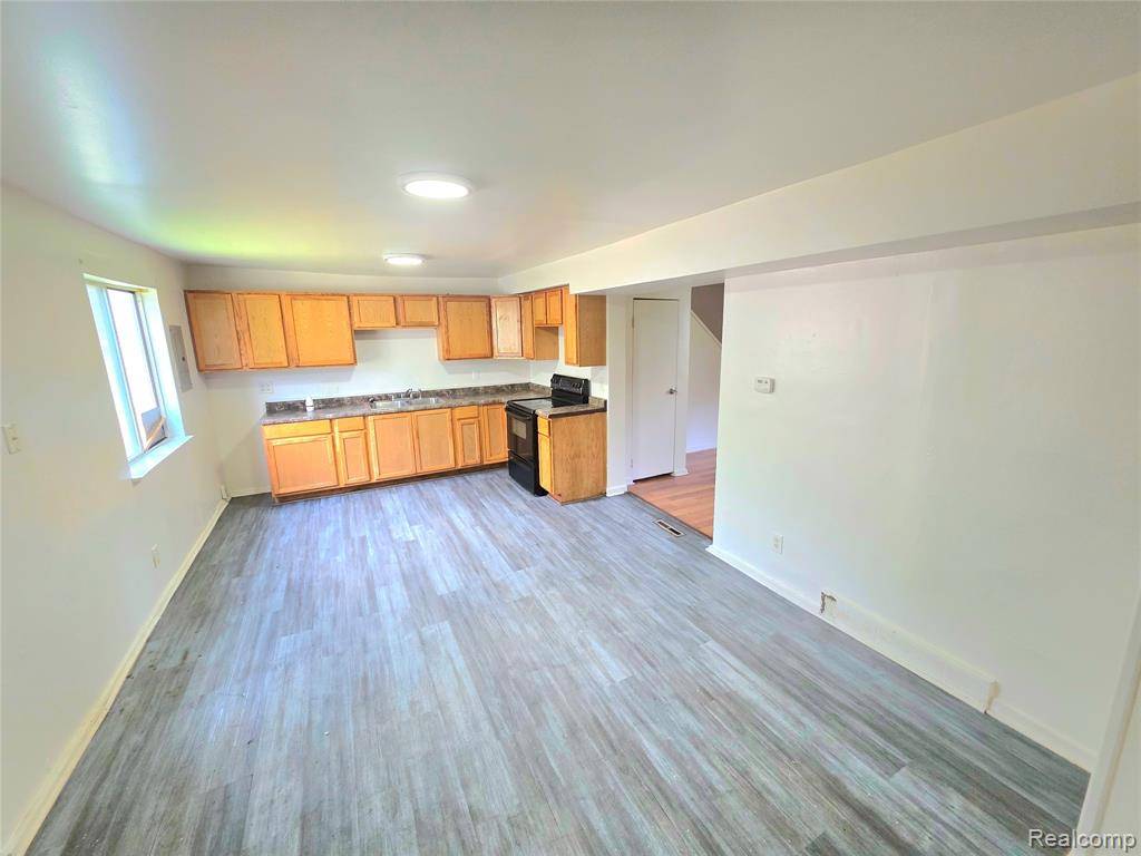 Westland, MI 48186,2313 Deerfield Court