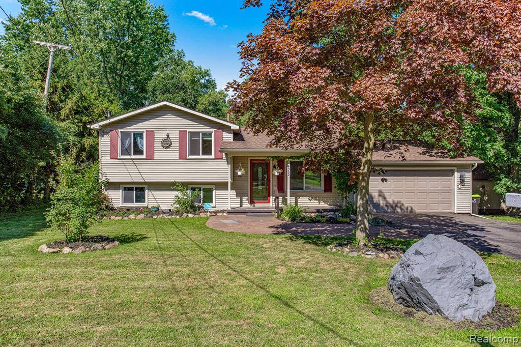 1560 Mercedes Street, West Bloomfield Twp, MI 48324