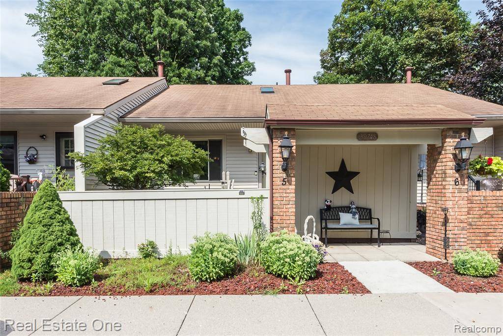 25748 LEXINGTON DR. 77 5, South Lyon, MI 48178