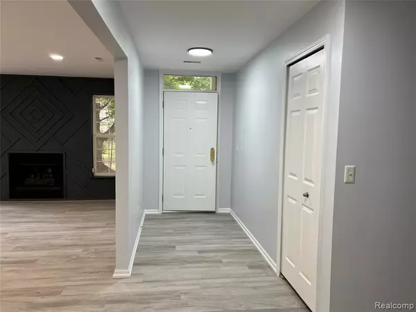 Sterling Heights, MI 48314,5408 Pine Aires Drive 84