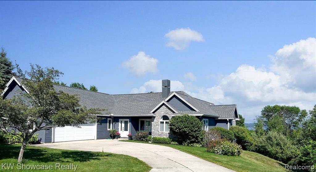 9690 E Walkabout Lane, Elmwood Twp, MI 49684