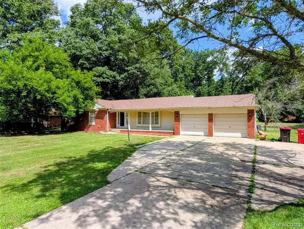 Southfield, MI 48033,22048 Rougewood Drive