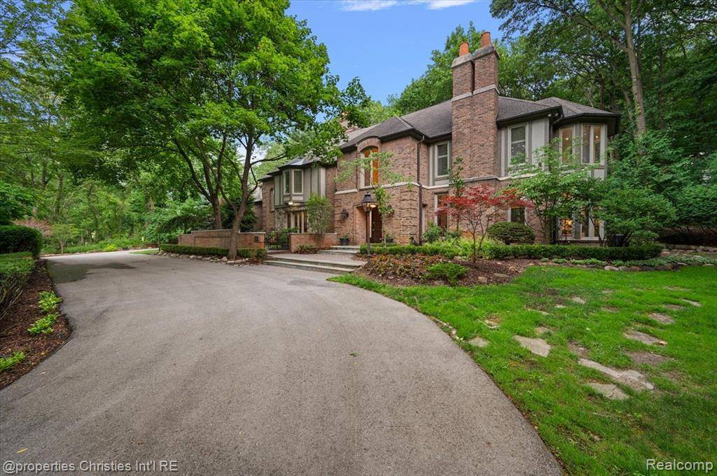 Bloomfield Hills, MI 48304,347 Pine Ridge Drive