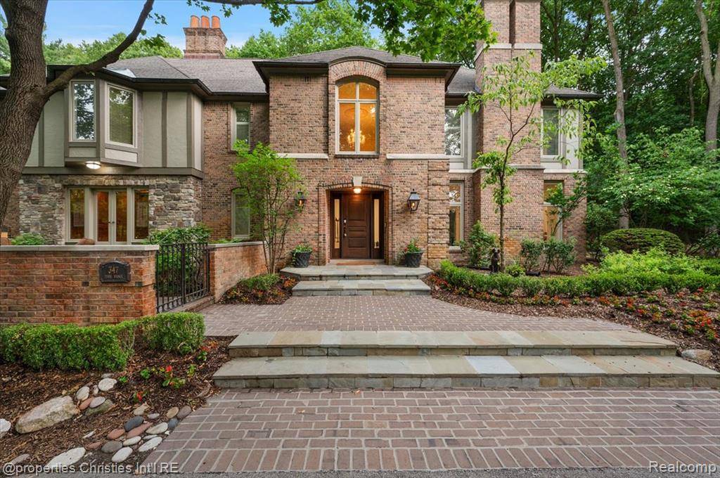 347 Pine Ridge Drive, Bloomfield Hills, MI 48304