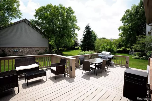 Commerce Twp, MI 48382,6020 Majestic Oaks Drive