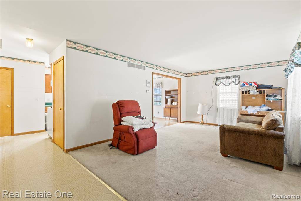 Dearborn Heights, MI 48127,5955 BEECH DALY RD