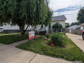 61 W End Avenue, Waterford Twp, MI 48328
