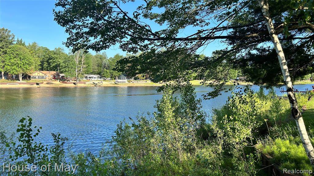 3764 Peninsular Drive, Gladwin, MI 48624