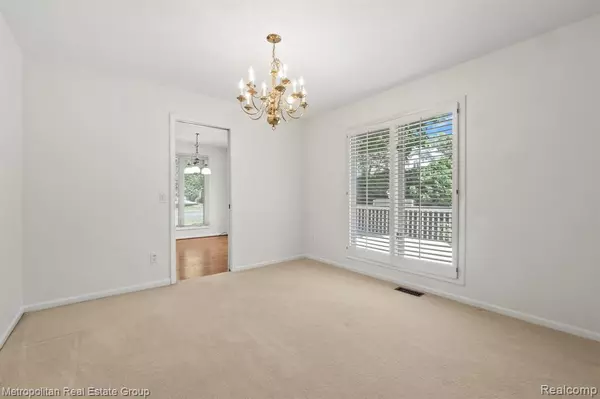 Northville, MI 48168,211 SAINT LAWRENCE Boulevard