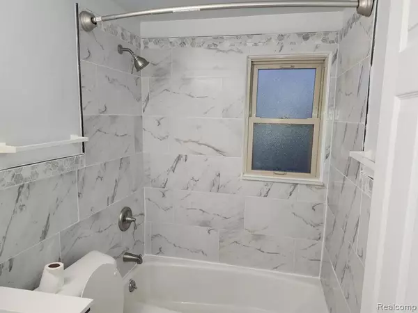Ann Arbor, MI 48104,3417 Edgewood