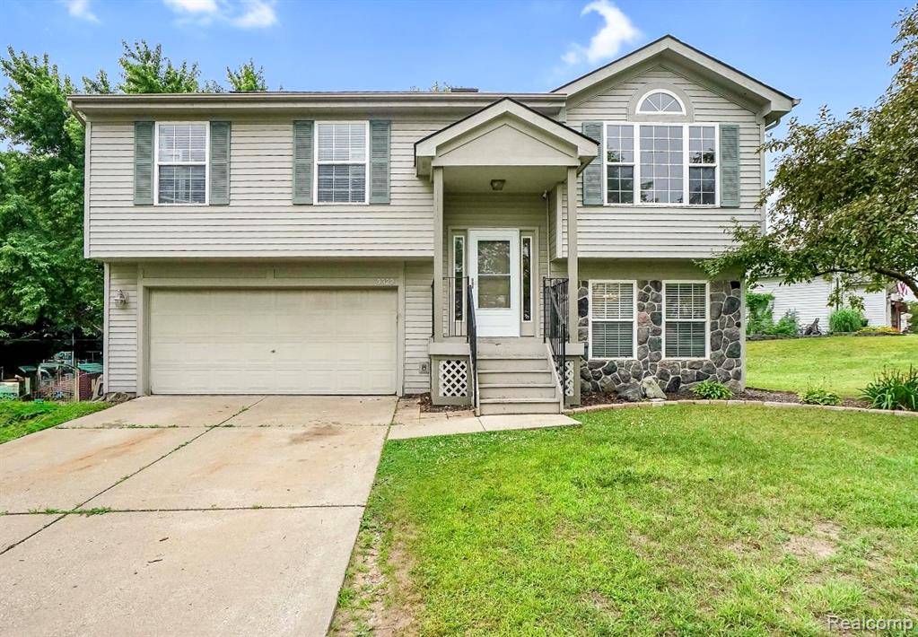 3322 Herrington Drive, Holly Vlg, MI 48442