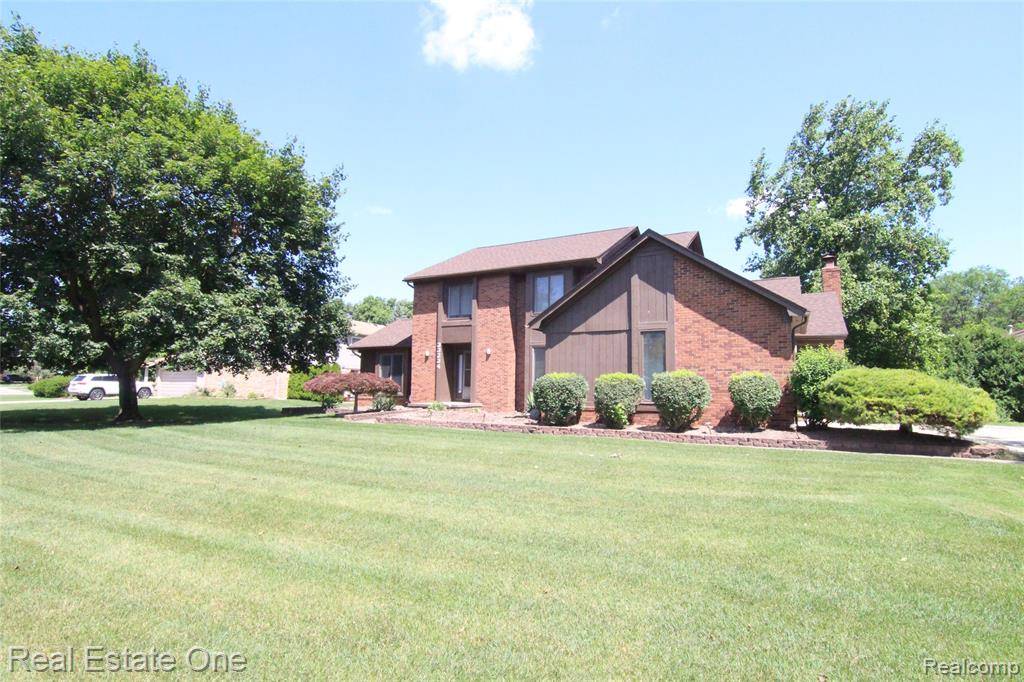 Farmington Hills, MI 48334,33234 Walnut Lane