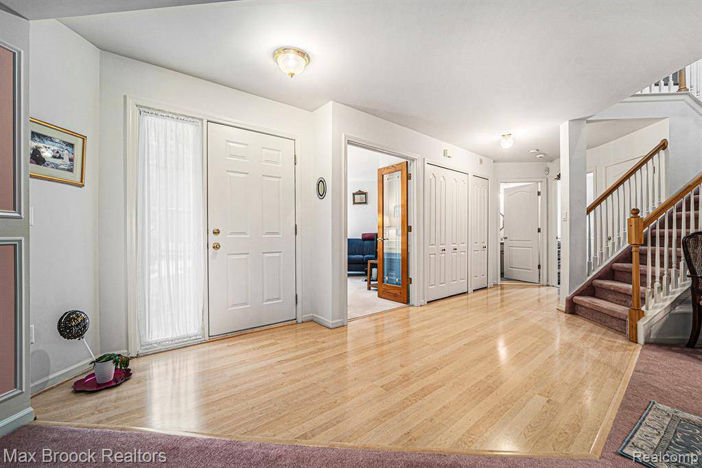 Wixom, MI 48393,648 Shady Maple Shady Maple Drive 16