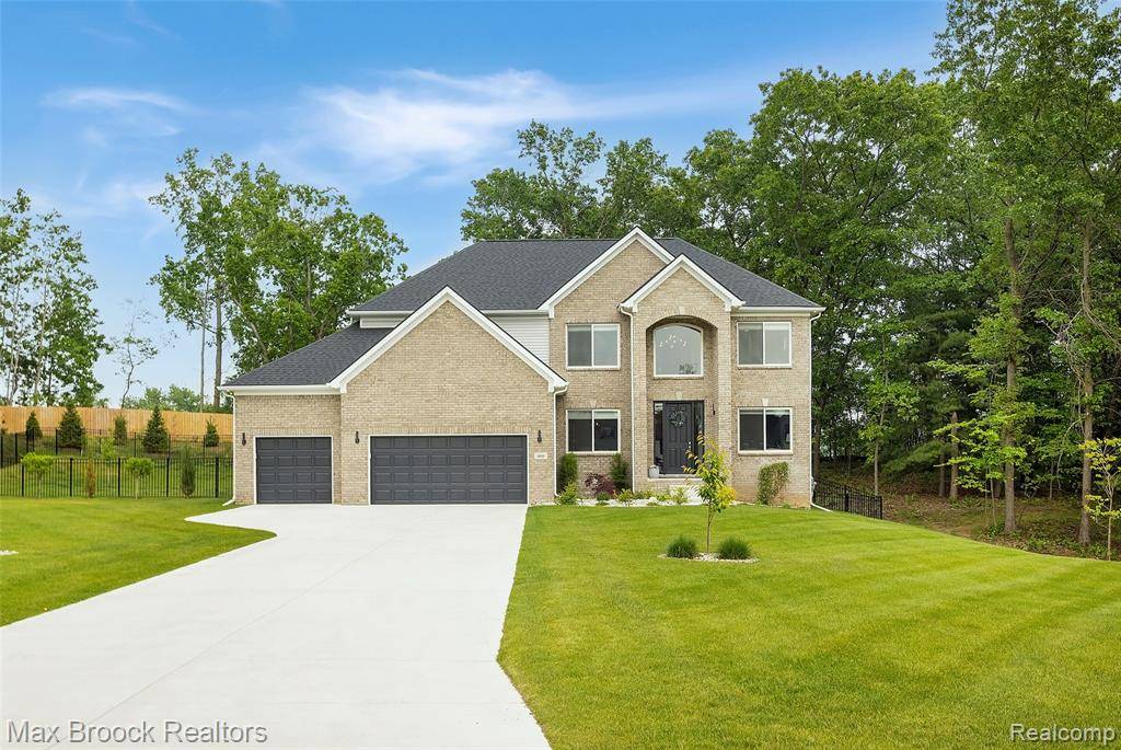 460 Lake Manitou Trail, Oxford Twp, MI 48371