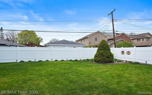 Dearborn Heights, MI 48127,6233 N EVANGELINE Street