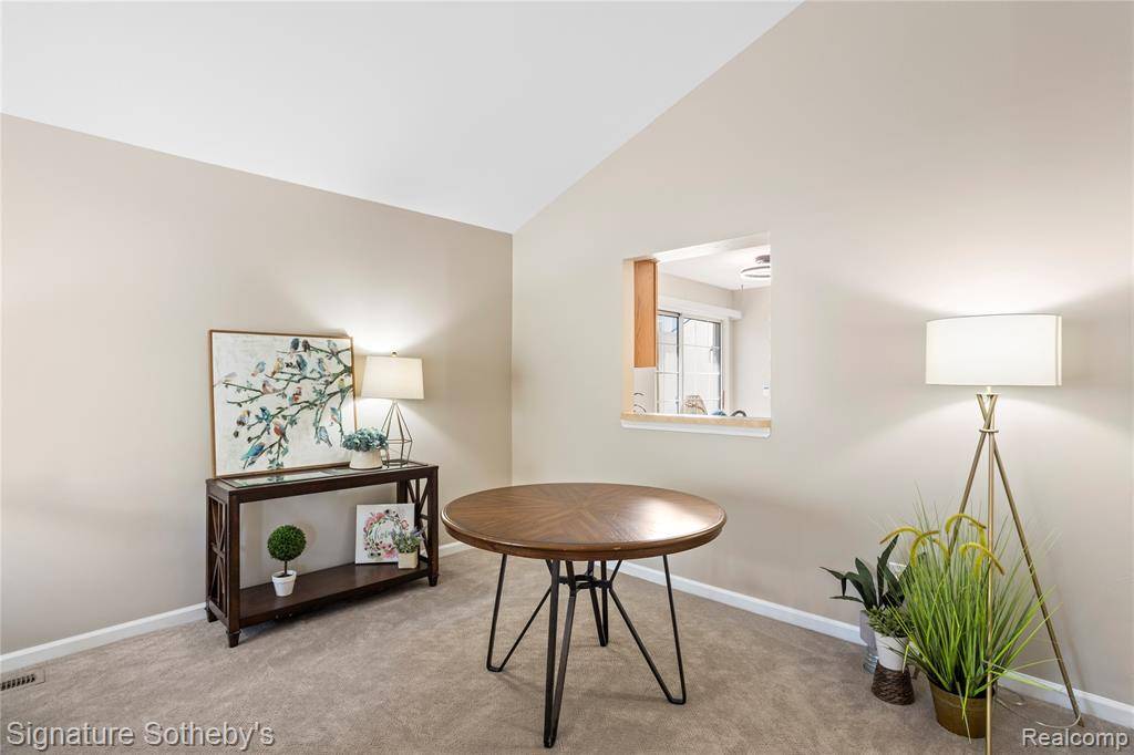 Plymouth, MI 48170,325 W Ann Arbor Trail Court