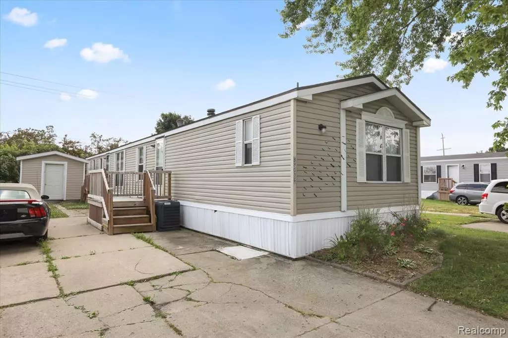 Clinton Twp, MI 48038,38086 Saint Tropez