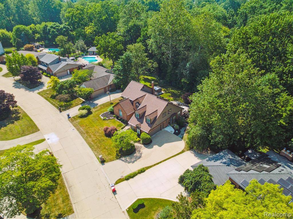 38906 Santa Barbara Street, Clinton Twp, MI 48036