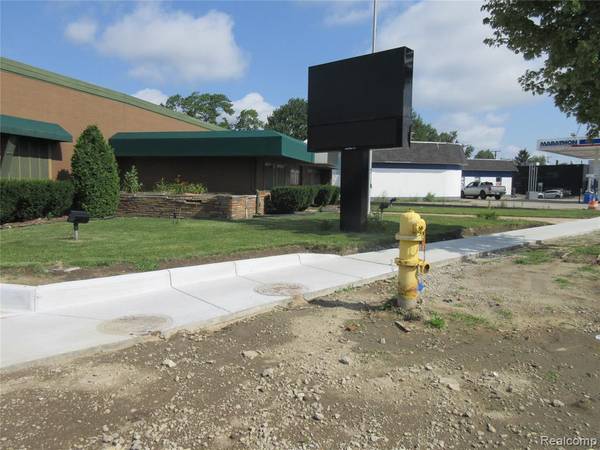 24611 GRATIOT Avenue, Eastpointe, MI 48021