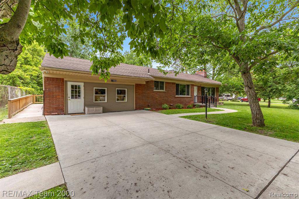 Dearborn Heights, MI 48127,27055 Ann Arbor trail