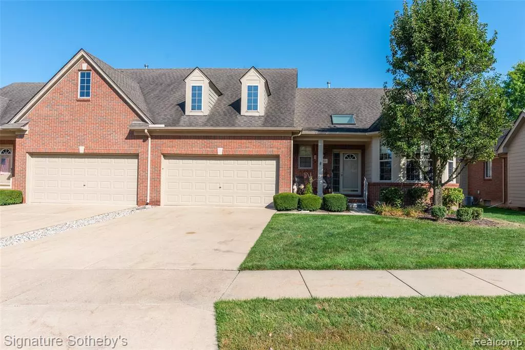 Macomb Twp, MI 48042,49866 SLEEPING RIVER Drive