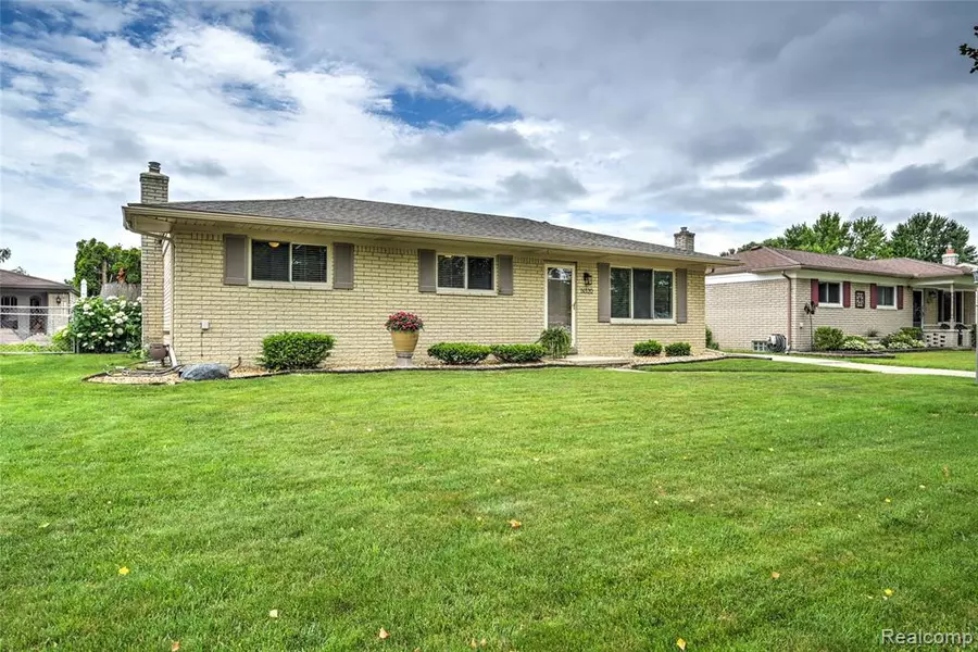 14320 Hillsdale Drive, Sterling Heights, MI 48313