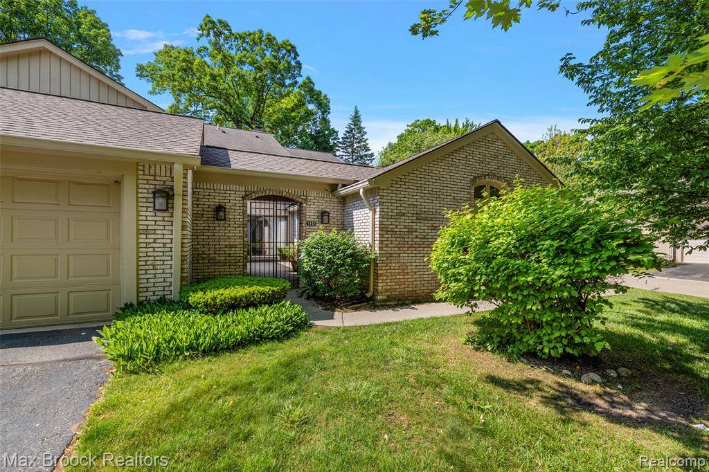 1461 Woodglen Lane G-28, Bloomfield Twp, MI 48304