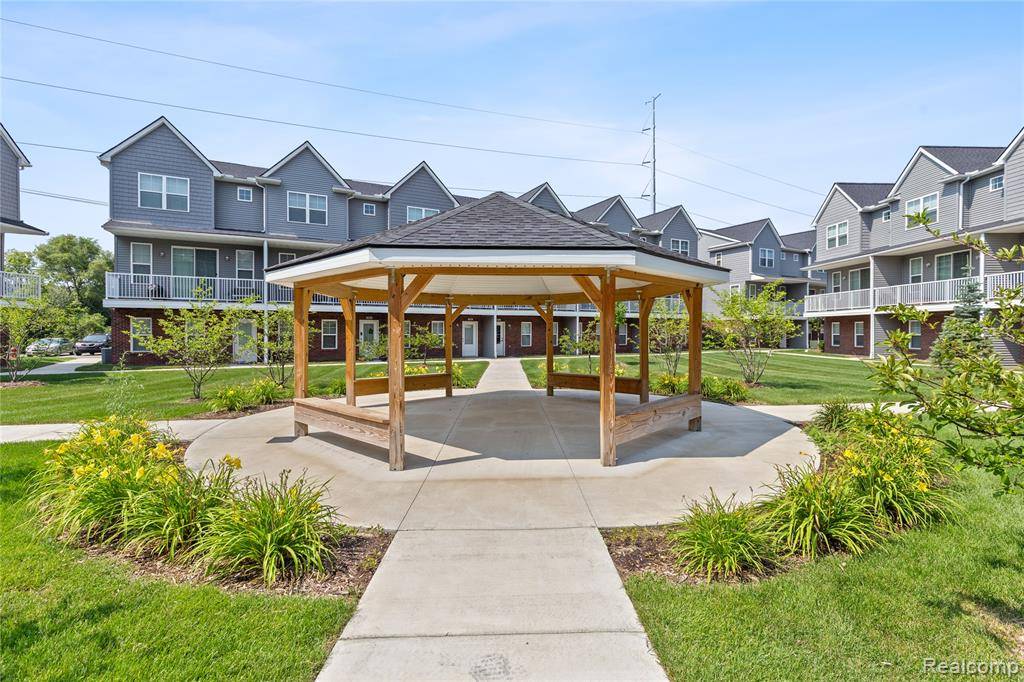 3989 Trailwaycommons Circle, Auburn Hills, MI 48326