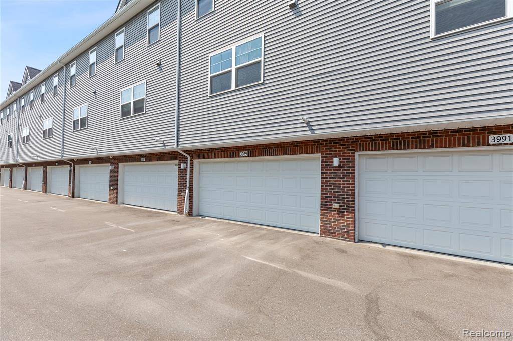 Auburn Hills, MI 48326,3989 Trailwaycommons Circle