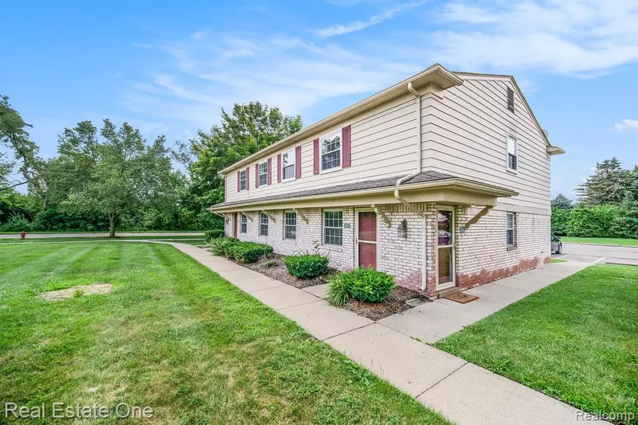 204 Princeton Drive, South Lyon, MI 48178