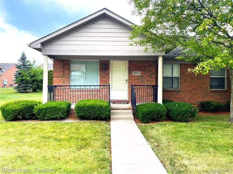 25769 Village Lane, Warren, MI 48089