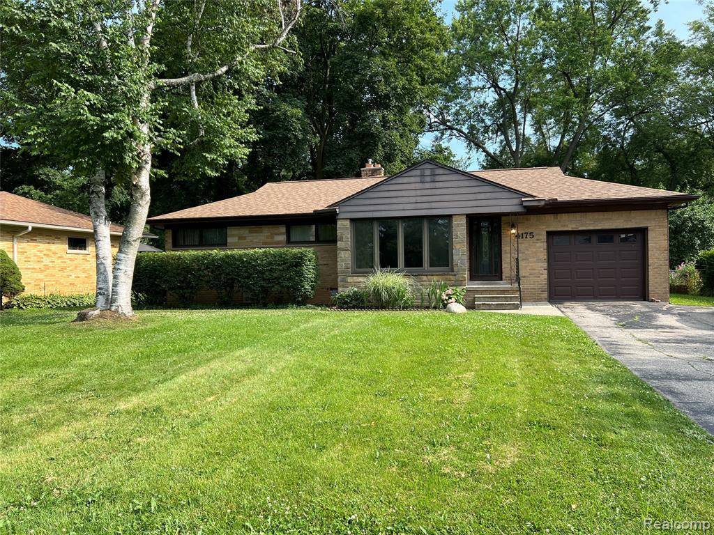4175 Woodstock Road, Waterford Twp, MI 48328