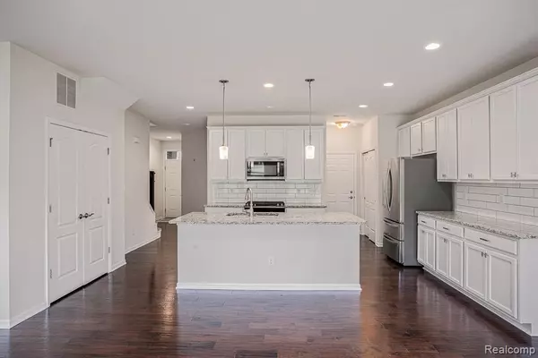 Novi, MI 48375,24727 IVY LANE