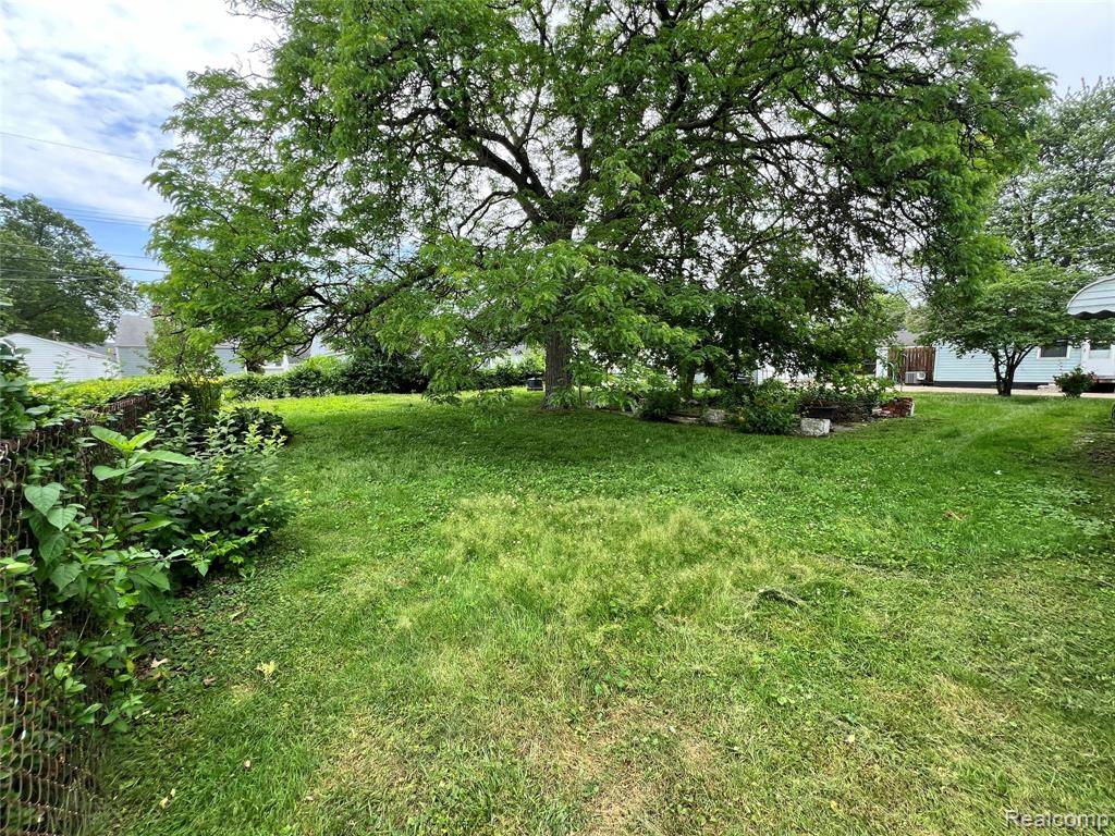 St. Clair Shores, MI 48080,21634 Lange Street