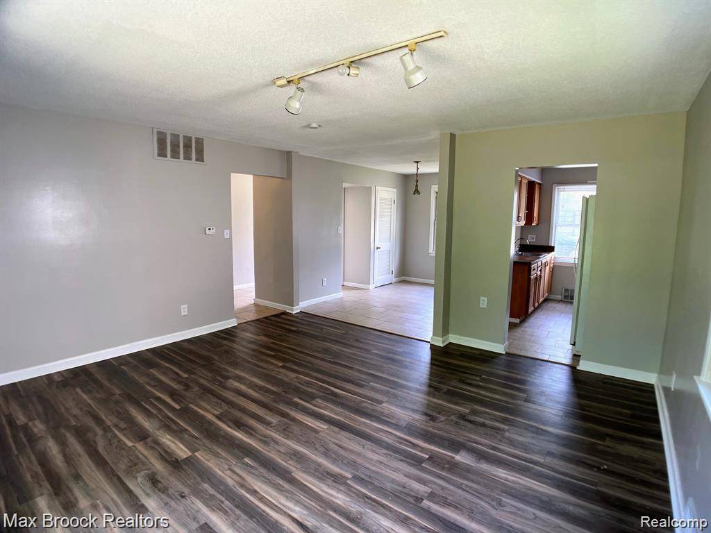 Oak Park, MI 48237,22120 Condon Street