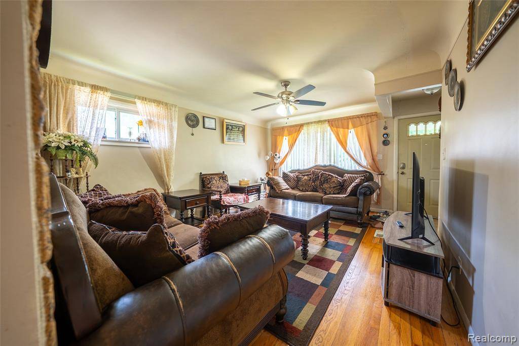 Dearborn Heights, MI 48125,4442 McKinley Street