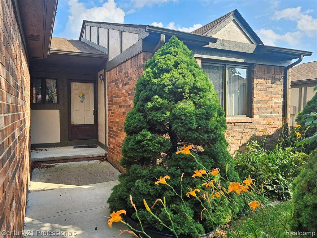 4866 Elm Tree Lane, Warren, MI 48092