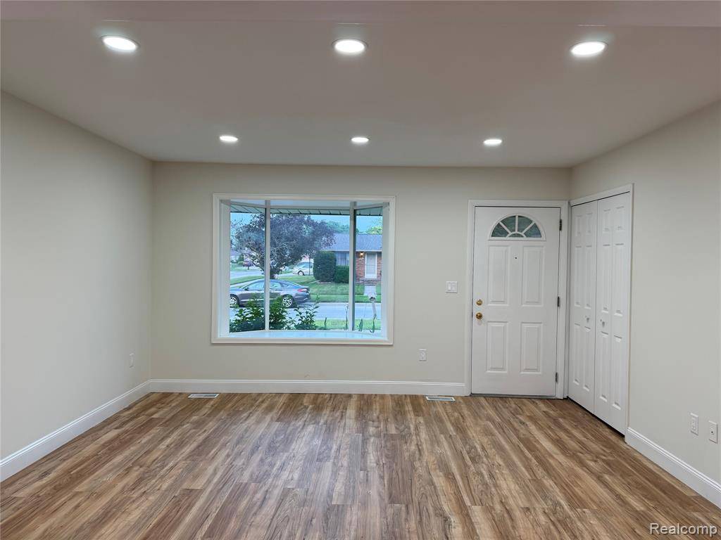 Clinton Twp, MI 48038,42113 CLAYTON Street