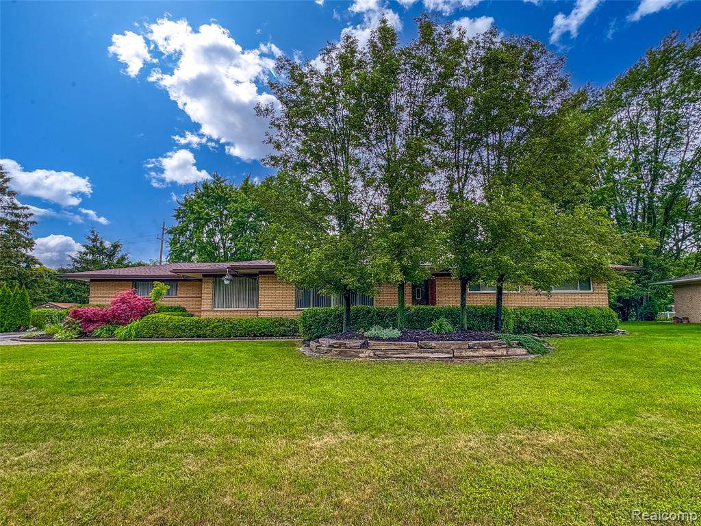 2558 Avonhurst Drive, Troy, MI 48084