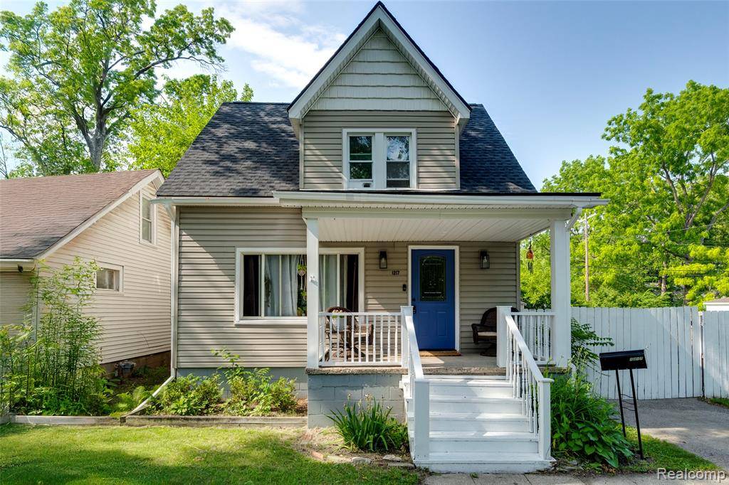 1217 E Madge Avenue, Hazel Park, MI 48030