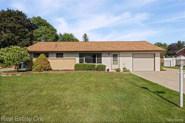 48374 Cardinal Street,  Utica,  MI 48317