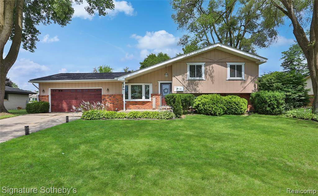 117 Edgelake Drive, Waterford Twp, MI 48327