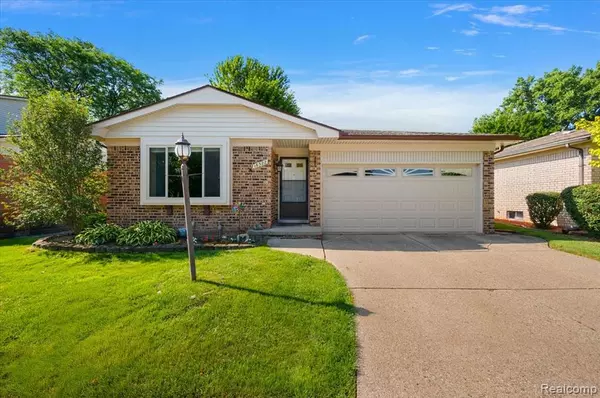 16322 Canterbury Court, Macomb Twp, MI 48044