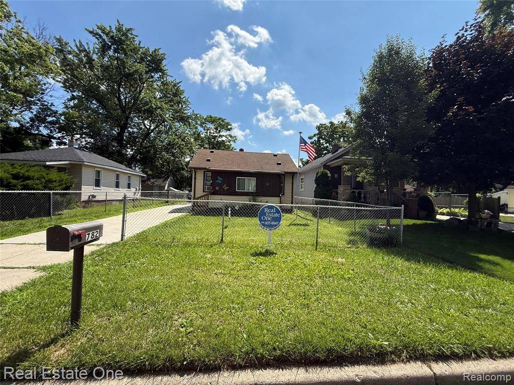 782 Pensacola Avenue, Pontiac, MI 48340