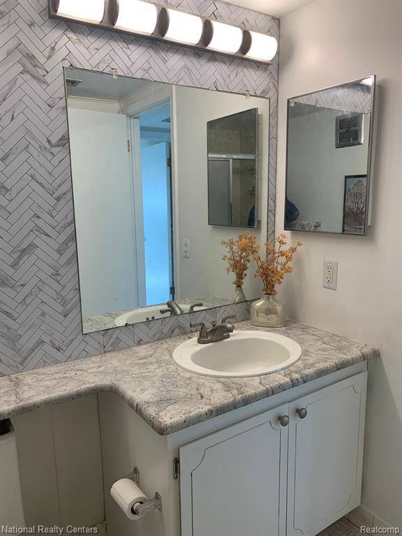 Rochester Hills, MI 48309,2245 S WALTON Boulevard Unit 58
